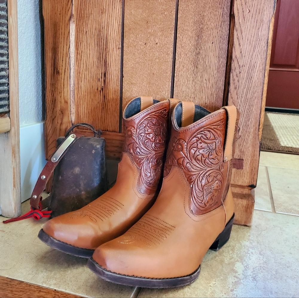 Womens Leather Roper Cowboy Bootie